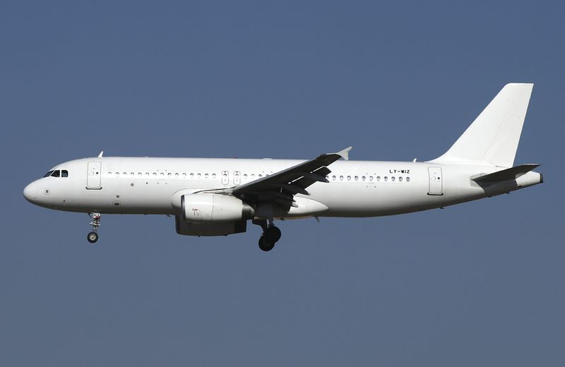 Airbus A320-200 LY-WIZ
