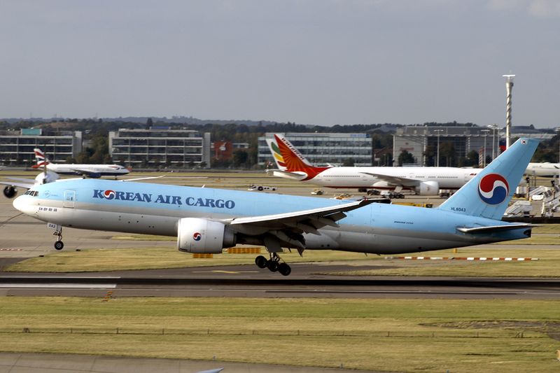 B777-200F HL-8043