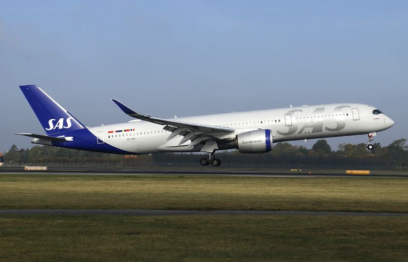 Arrives at Copenhagen 22L