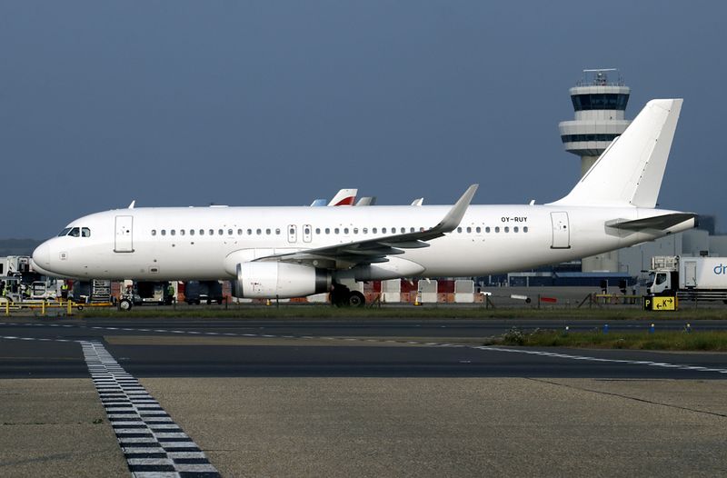 Airbus A320-200 OY-RUY 
