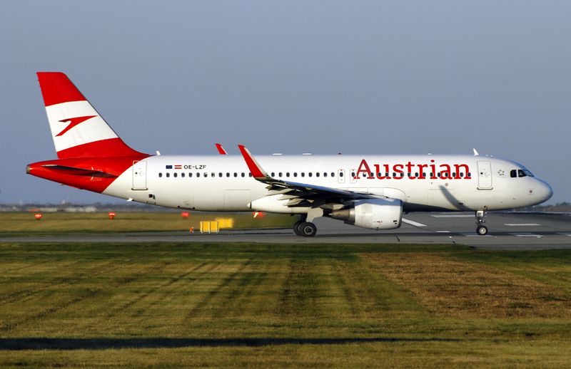 Airbus A320-200 OE-LZF