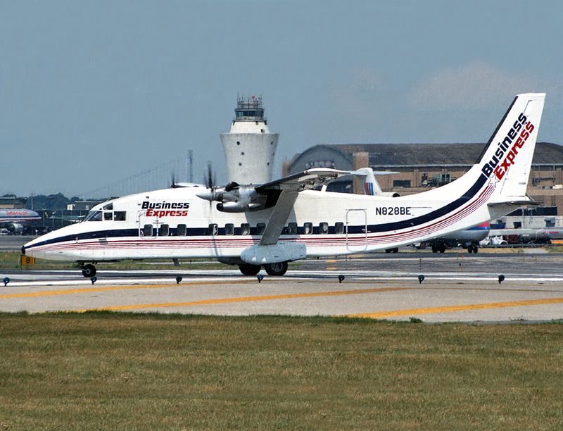 N828BE (LGA) FB.jpg