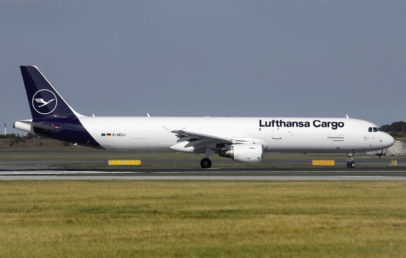 Airbus A321-211 (2P2F) D-AEUJ 