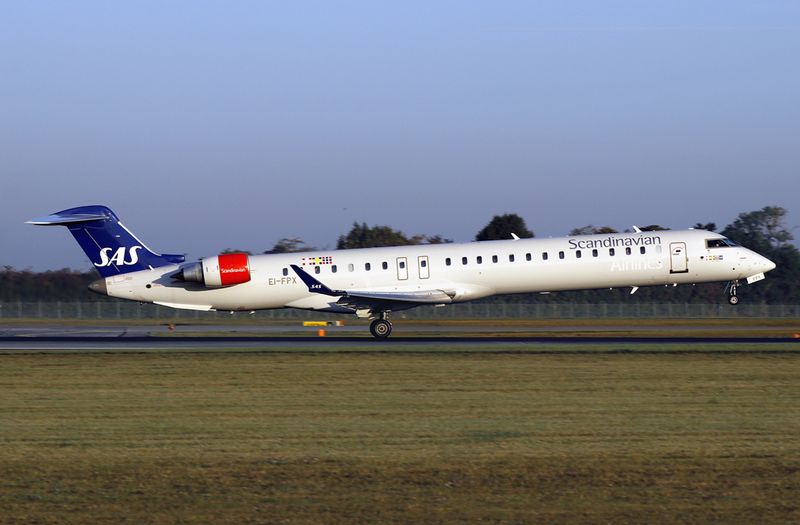 Bombardier CRJ900(LR) EI-FPX 