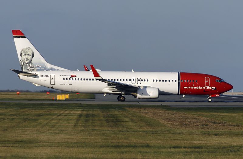 B737-800(WL) SE-RRJ 