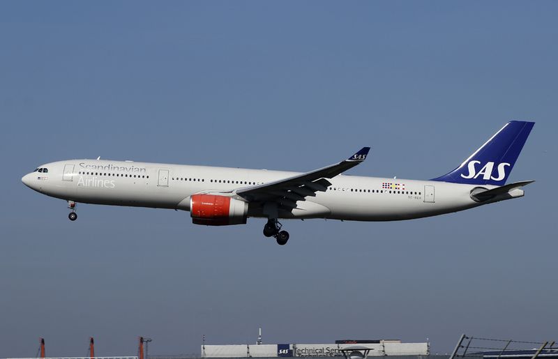 A330-300 LN-REH
