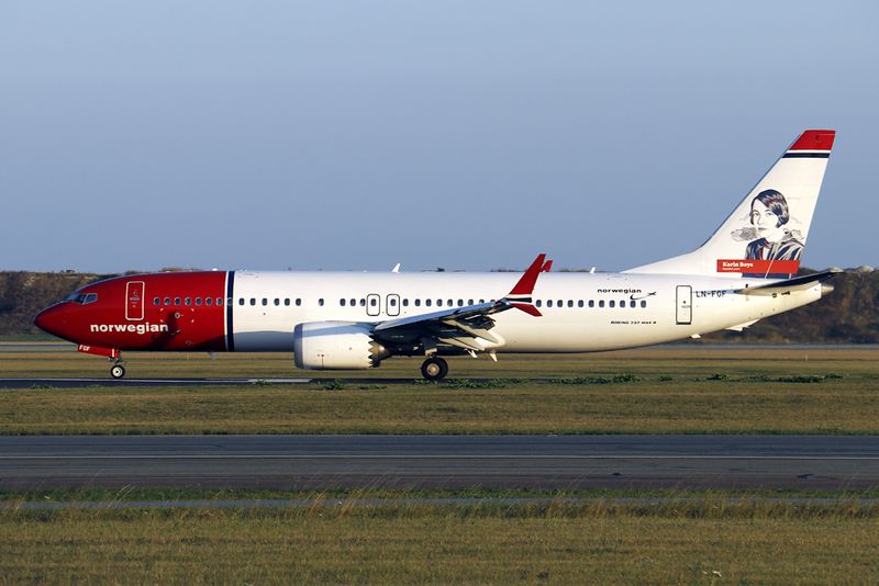 B737 Max 8 LN-FGF
