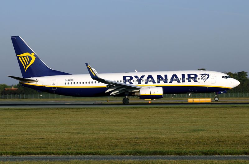 B737-800(WL) G-RUKK