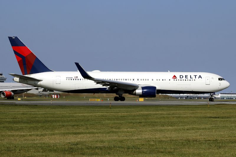 B767-300(WL) N199DN 