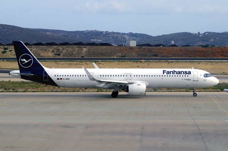 D-AIEH (ATH 17-10-24) FBFB.jpg