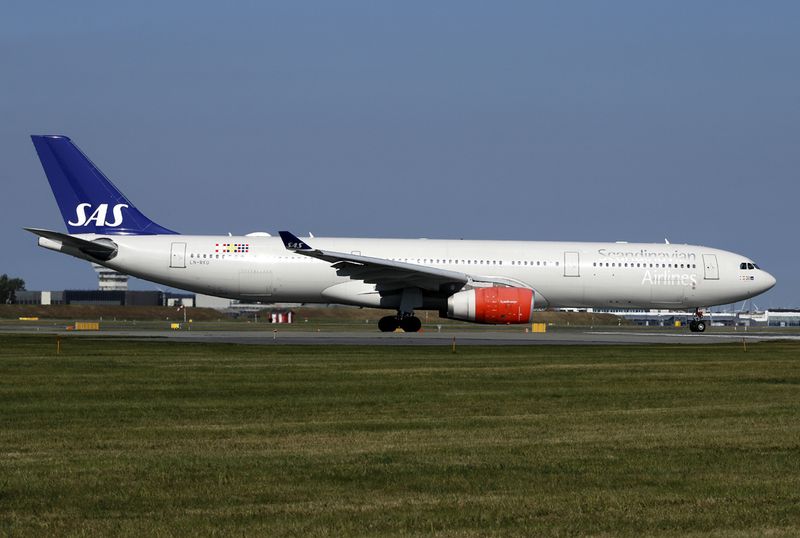 Airbus 330-300 LN-RKU 