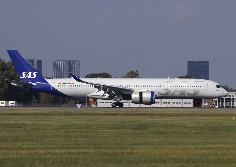 Airbus A350-941 SE-RSD