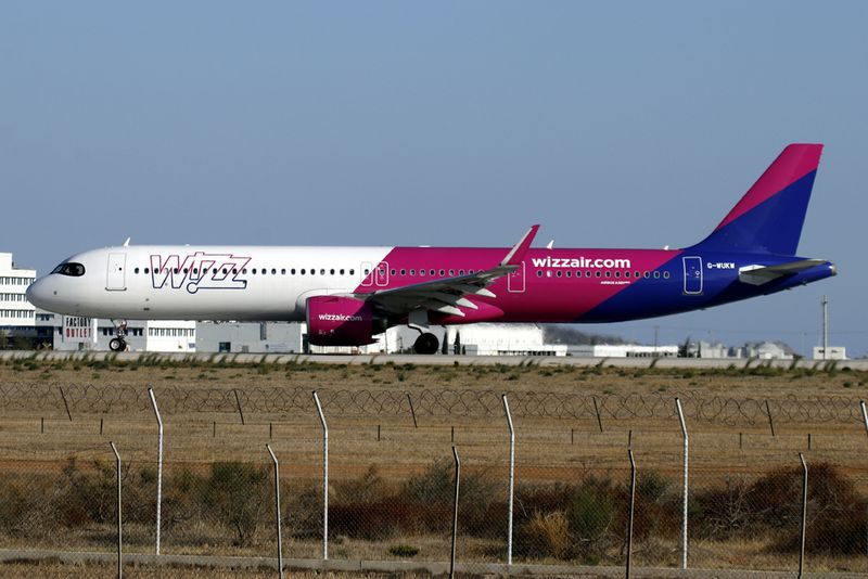 G-WUKW (ATH 16-10-24) fbfb.jpg