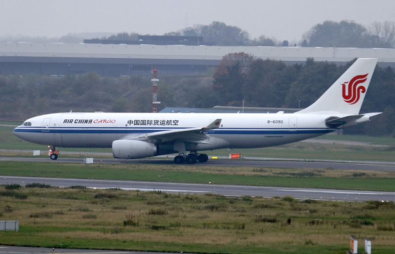A330-243(P2F) B-6090