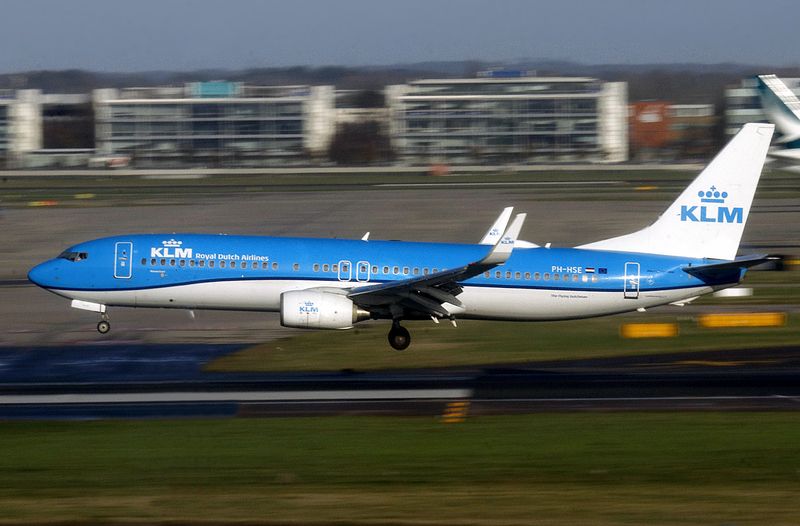 B737-800(WL) PH-HSE