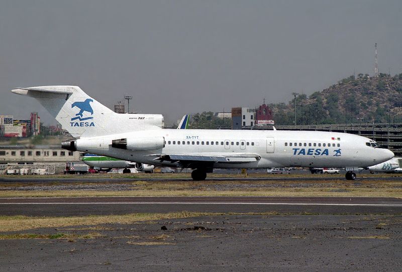 Boeing 727-100 XA-TYT
