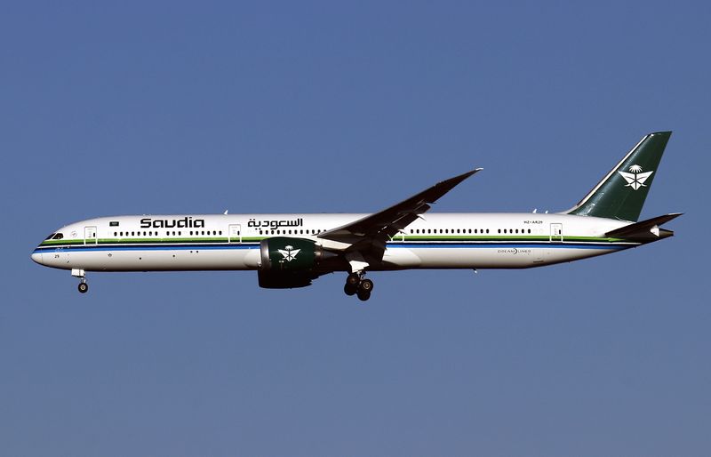 Arr LHR 27R new livery
