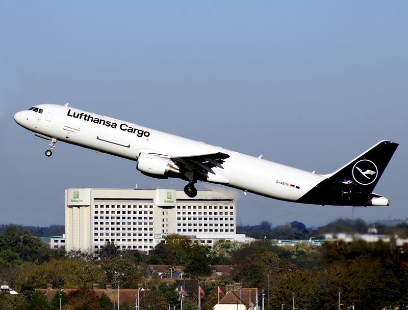 Departs Heathrow's 27R