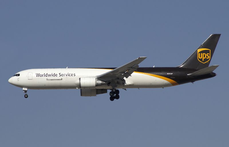 B767-300(F) N329UP