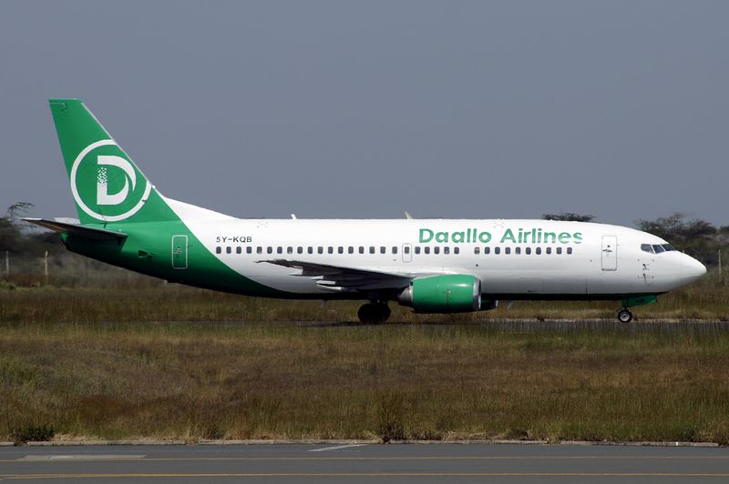 Boeing 737-300 5Y-KQB 
