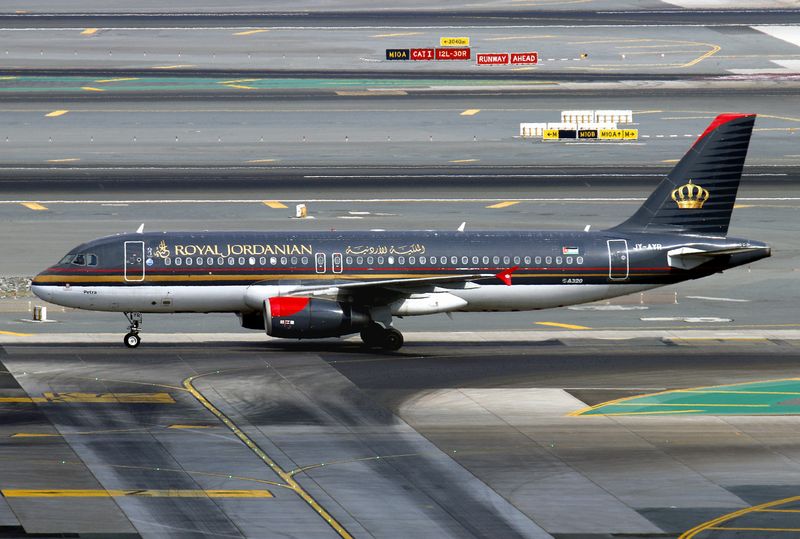 A320-200 JY-AYR 