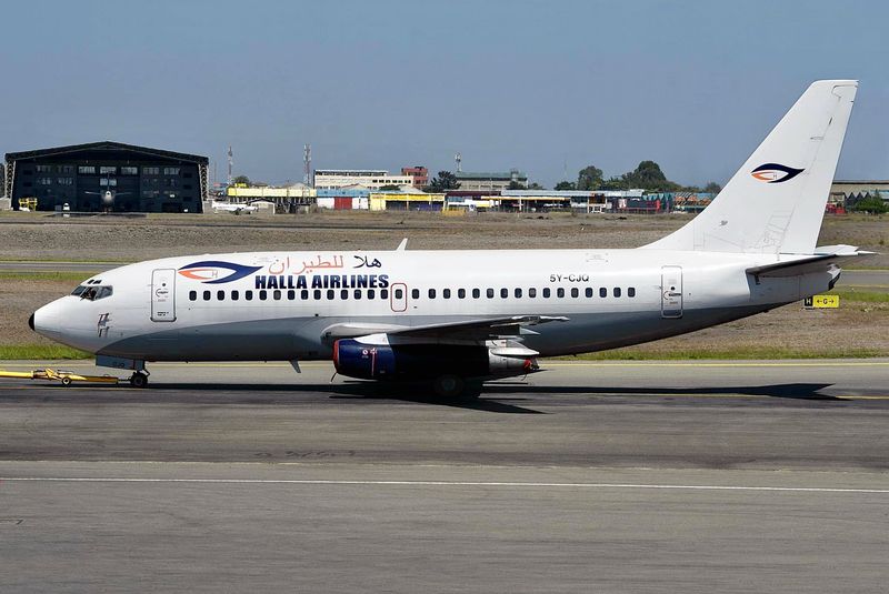 Boeing 737-200 5Y-CJQ