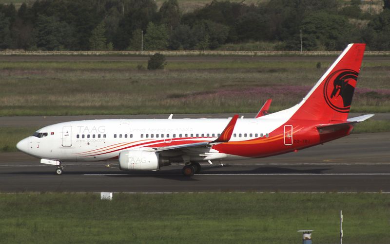 B737-700(WL) D2-TBJ