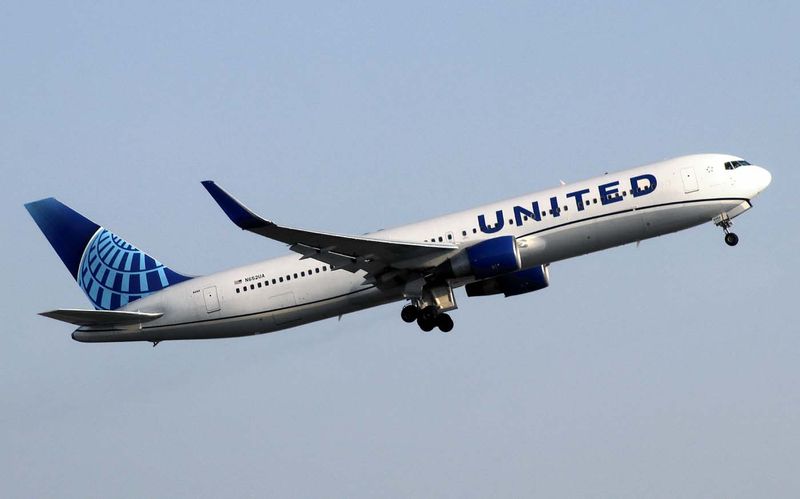 B767-300(WL) N652UA