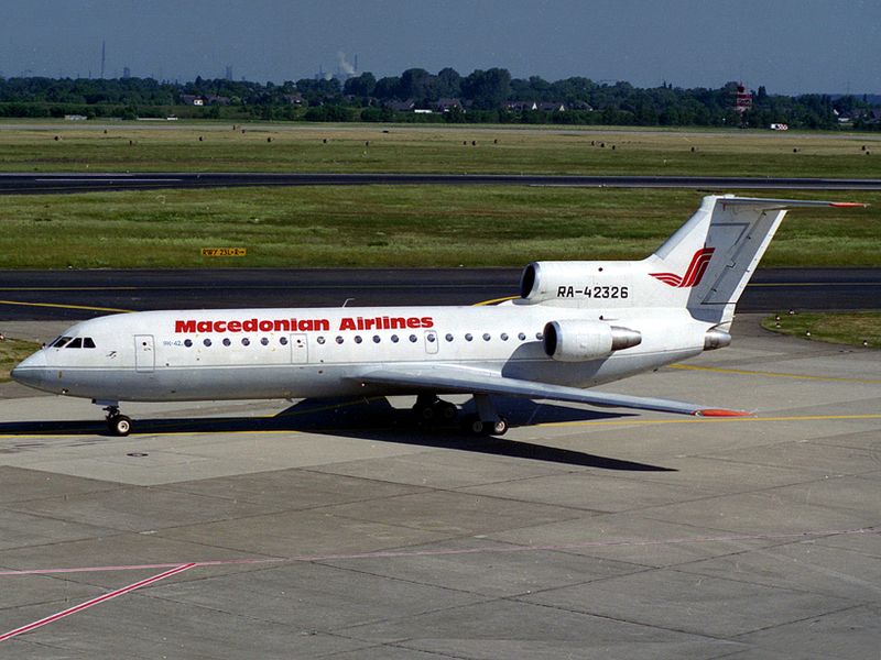 YAK-42D RA-42326 (DUS) fb.jpg