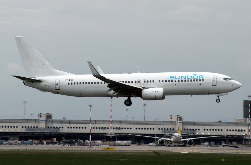 Boeing 737-800(WL) LY-PMI