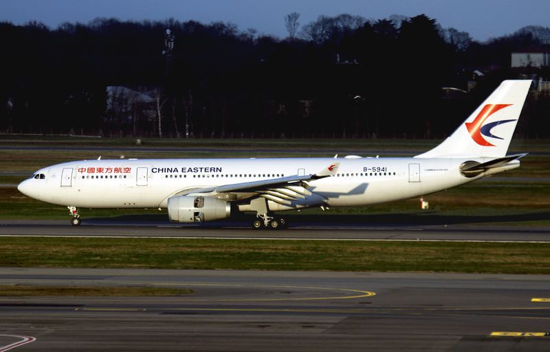 Airbus A330-200 B-5941
