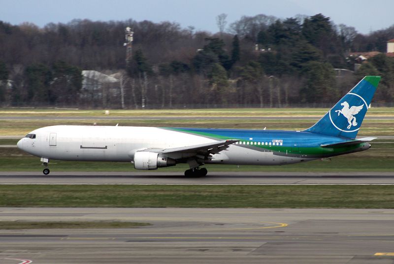 Boeing 767-300(F) 9H-CAD 