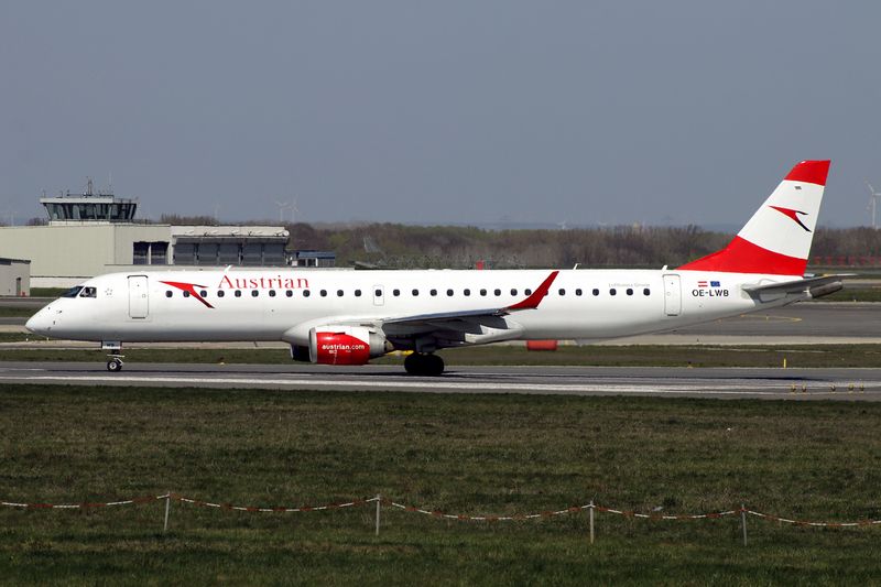 ERJ 190 OE-LWB