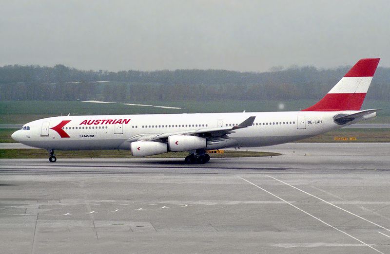 Airbus A340-212 OE-LAH  