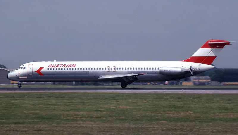 OE-LDL (LGW 1976) CG fbfb.jpg