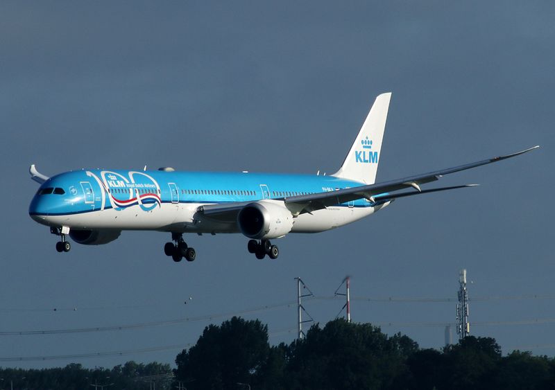 PH-BKA (AMS 06-25) FBFB2.jpg
