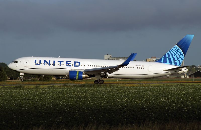 B767-300(WL) N643UA 