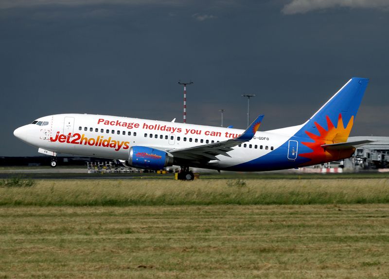 B737-300(WL) G-GDFO 