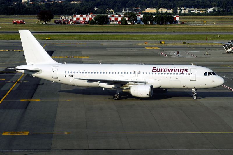 A320-200 9H-SWN 