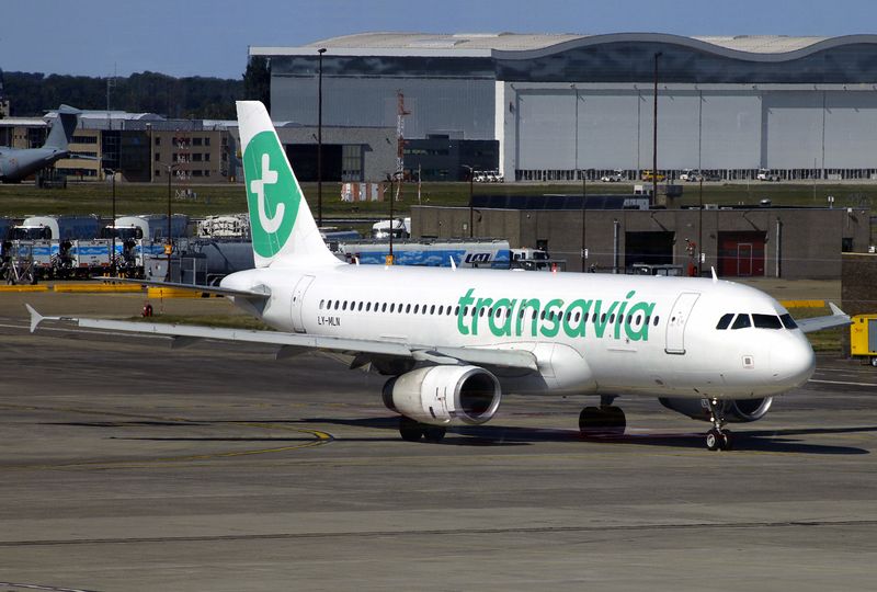 A320-200 LY-MLN 