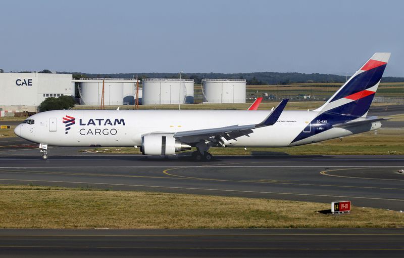 B767-313(ER)(BCF) CC-CXE 