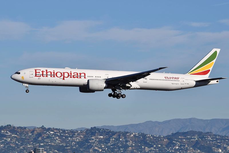 ET773 CG LAX.jpg