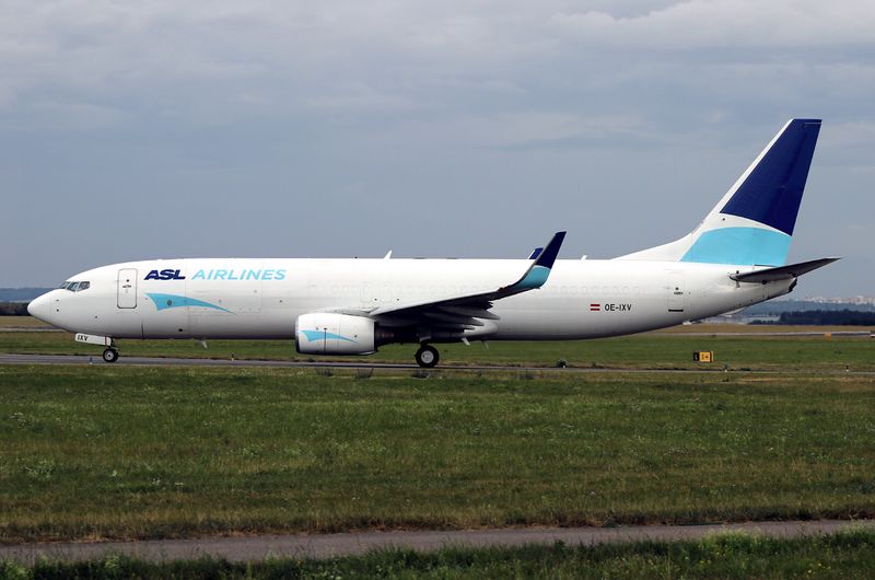 B737-86N(BCF) OE-IXV 