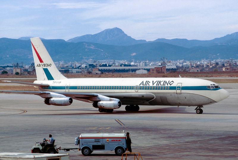 Boeing 720 TF-VVB 