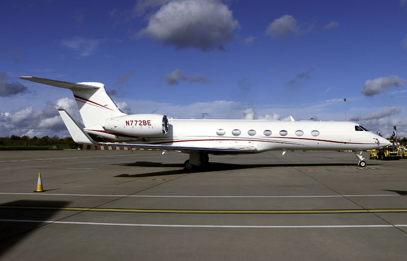 N772BE (LGW 10-25) FBFB.jpg