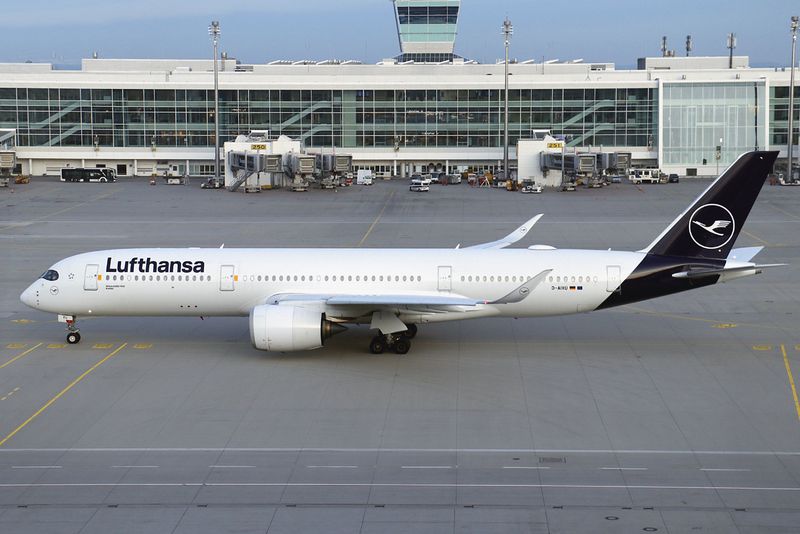 D-AIXU (MUC 12-11-25) FBFB.jpg