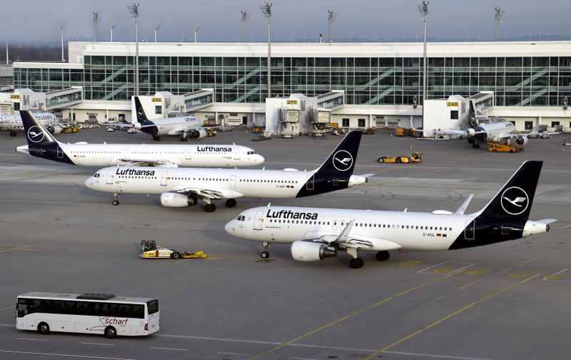 Lufthansa party (MUC 12-11-25) fbfb.jpg