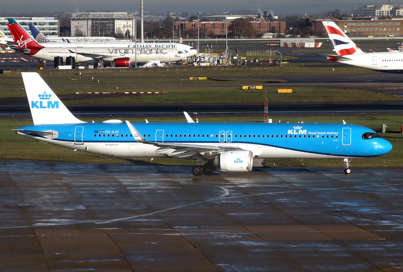 PH-AXK (LHR 03-12-25) FBFB.jpg