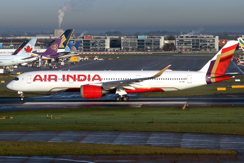 VT-JRE (LHR 03-12-25) FBFB.jpg