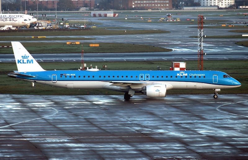 ERJ-195 E2 PH-NXR